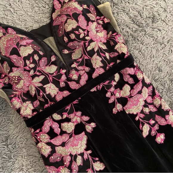 Ellie Wilde Mon Cheri Velvet Floral Gown Size 4 EW117118 $558.00 - Picture 4 of 16